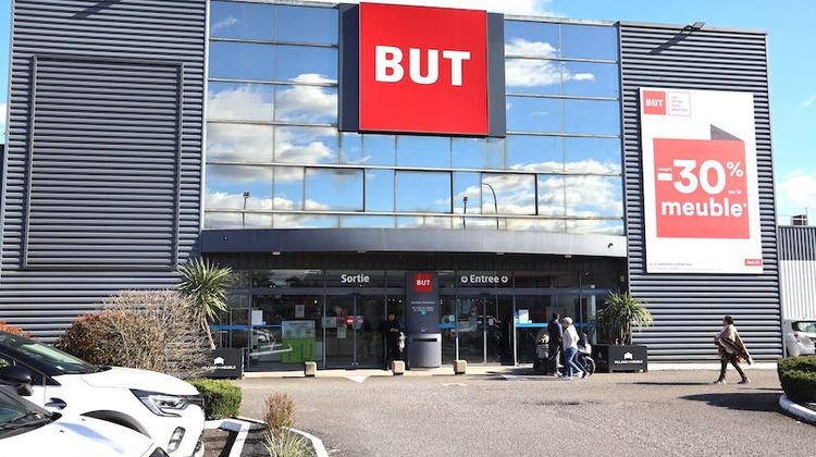 ENSEIGNES COMMERCIALES - Feu vert pour But et M. Bricolage à Lourdes